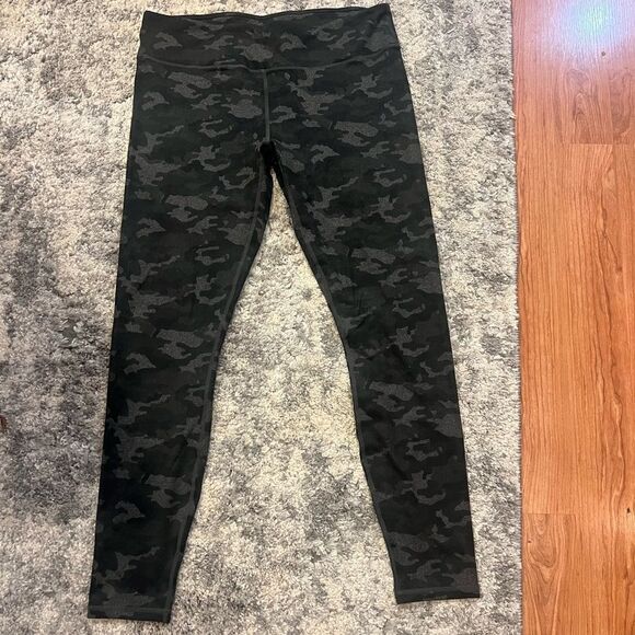 Fabletics women' MId-Rise Printed Heathered Legging size large - Picture 2 of 9